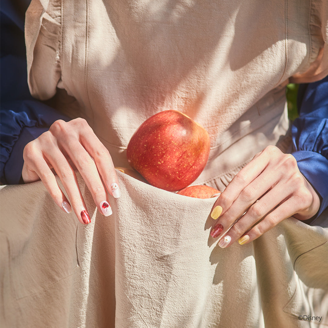 N Snow White's Apple
